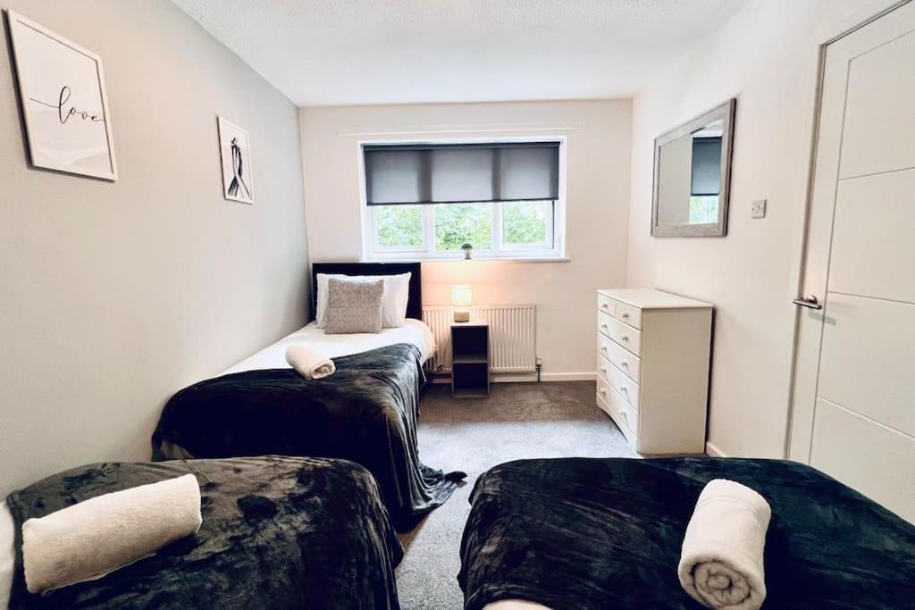 Urban Bliss Stylish Townhouse With Free Parking For A Convenient City Stay Liverpool Exteriér fotografie