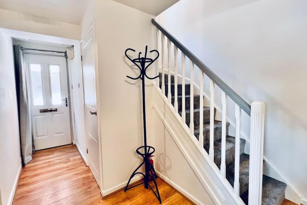 Urban Bliss Stylish Townhouse With Free Parking For A Convenient City Stay Liverpool Exteriér fotografie
