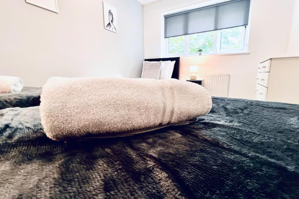 Urban Bliss Stylish Townhouse With Free Parking For A Convenient City Stay Liverpool Exteriér fotografie